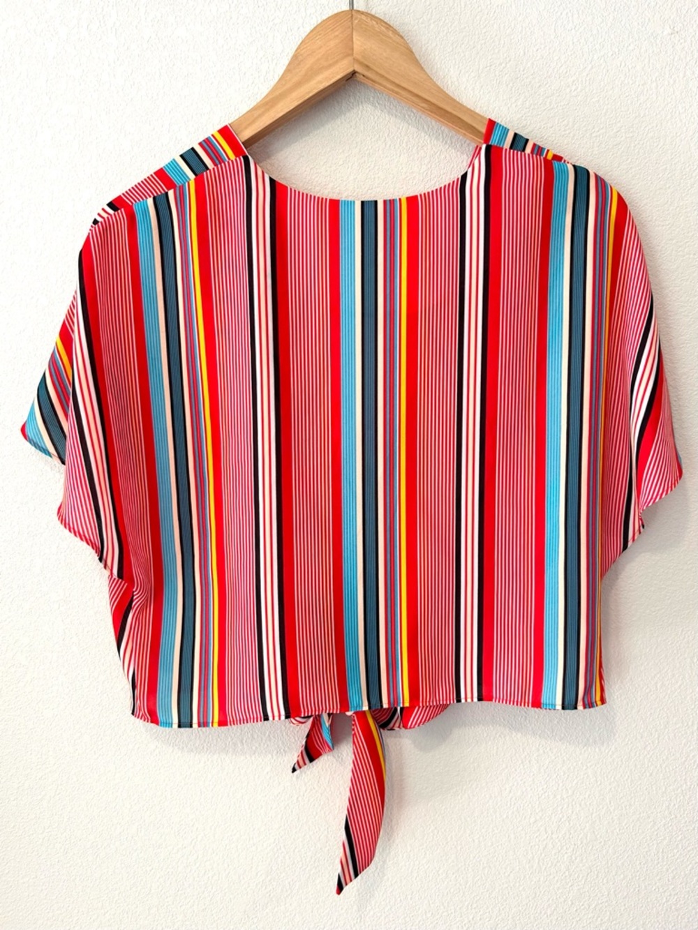 Alice + Olivia x REVOLVE Lydia Striped Tie Front Dolman Crop Top Summer Size S - Picture 3 of 7